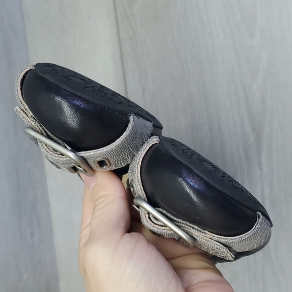 UGG "Like New" Women Leather Buckle ToeComfort Loafer Ballet shoes sz 7 - Picture 4 of 10